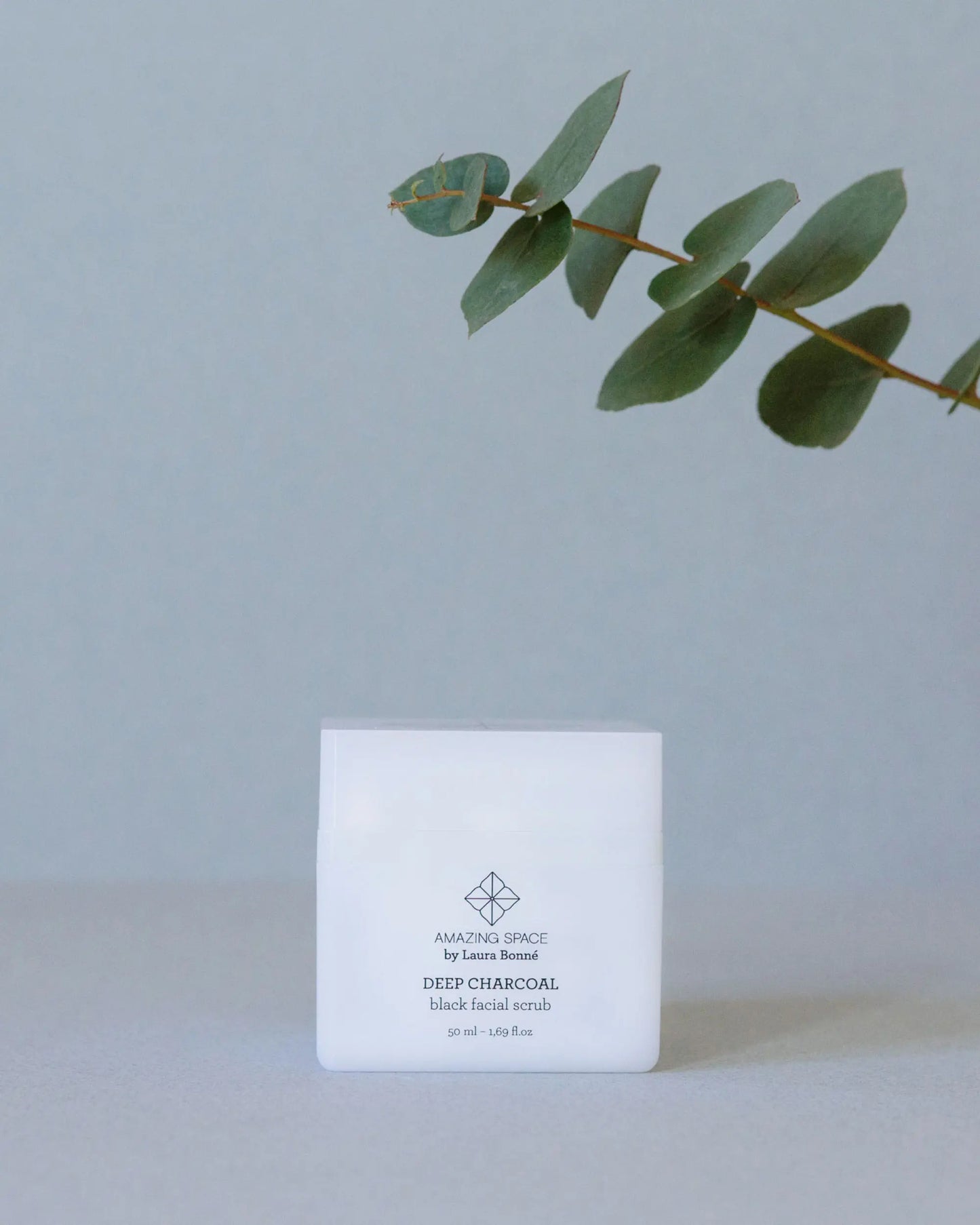 Amazing Space – Deep Charcoal Black Ansigtsskrub (50ml) - billede 6