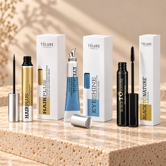 Tolure Hairplus, Eyeshine og mascara sæt på travertin i samme beige billedstil.