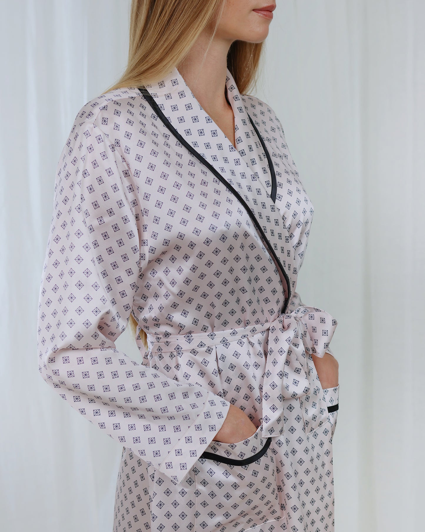 Amazing Space – Wrap Me Silky Kimono – Deep Black - billede 5