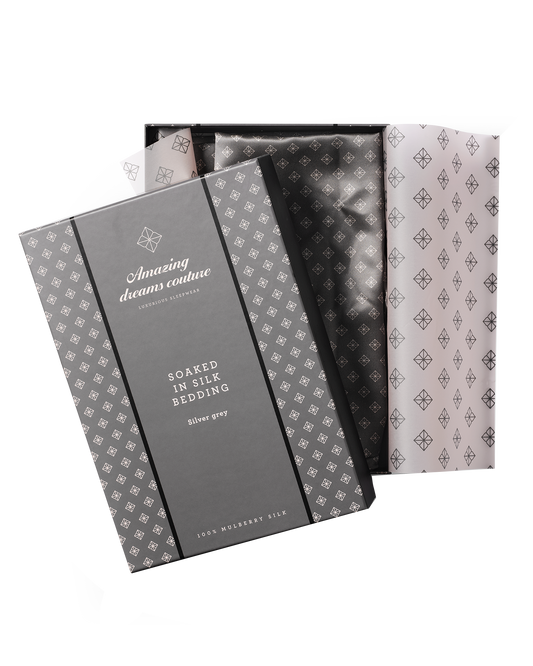 Amazing Space SOAKED IN SILK sengetøj sølvgrå – produktdetalje